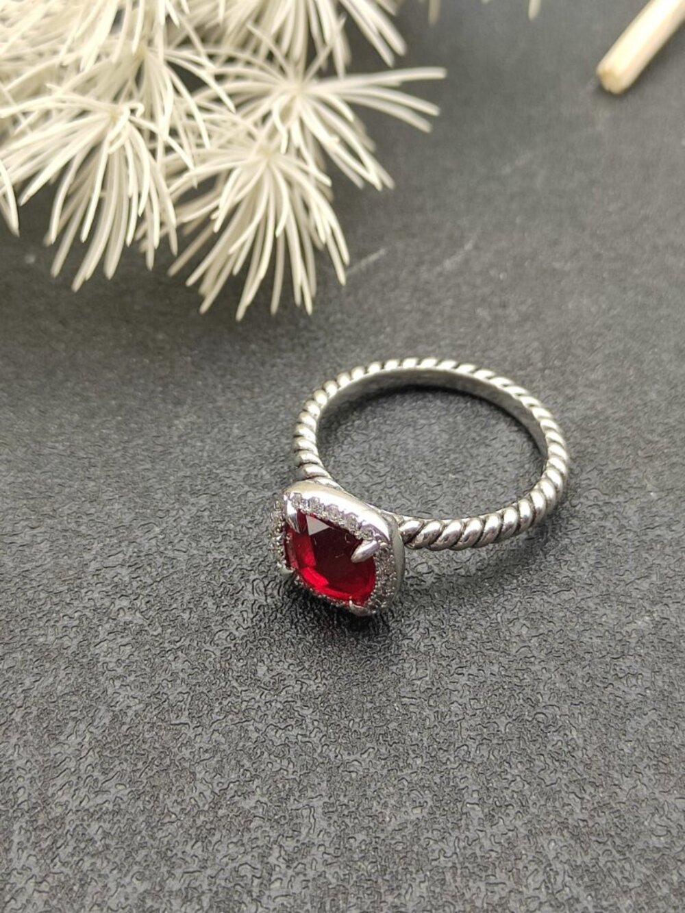 💕💕💕David Yurman four-prong square red diamond ring Size: 6-7-8-9